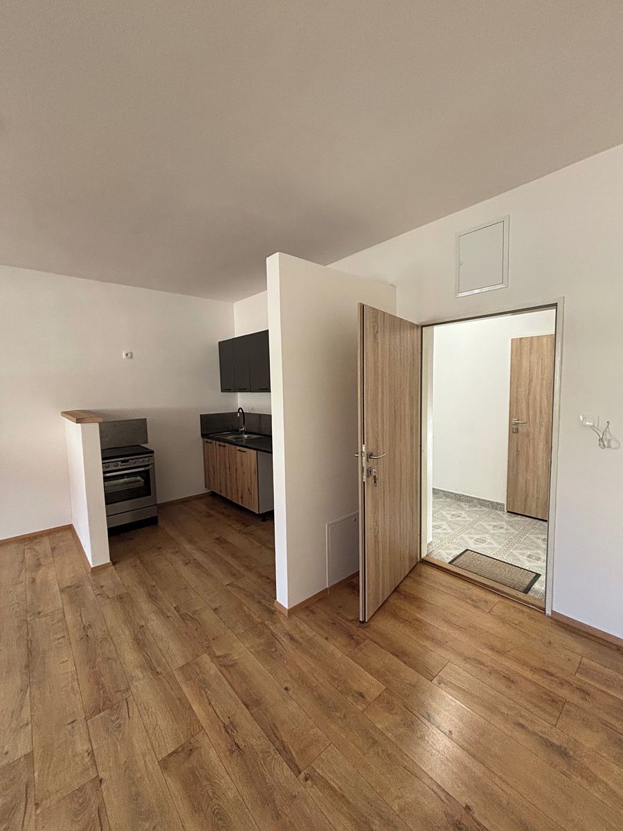 Pronájem bytu 2+kk 40 m² – fotografie 3