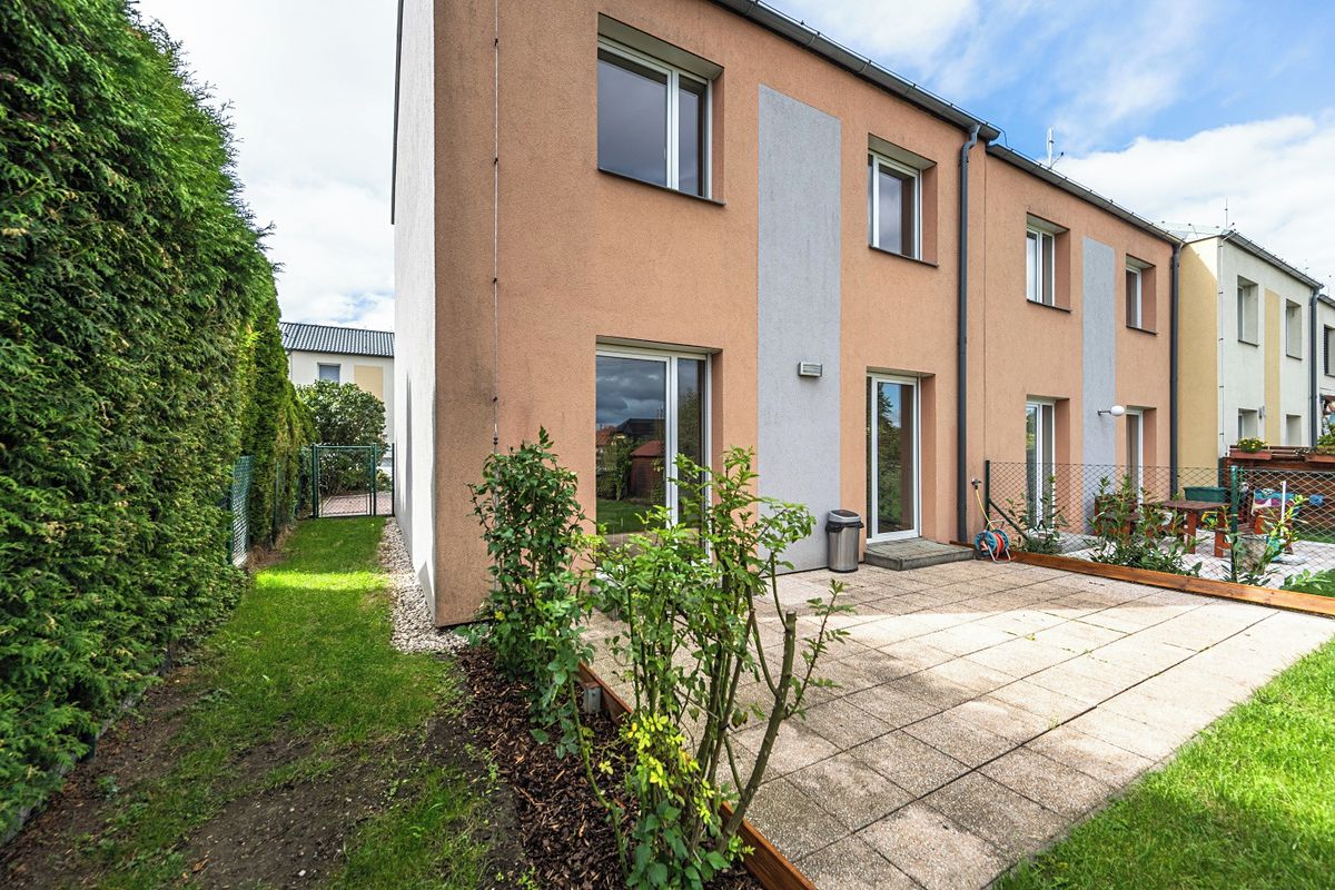 Pronájem rodinného domu 104 m², pozemek 239 m² – fotografie 3