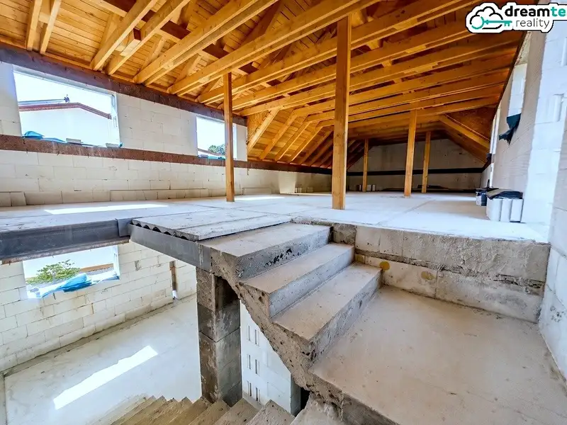 Prodej rodinného domu 276 m², pozemek 1147 m², Zubří – náhled fotky 3