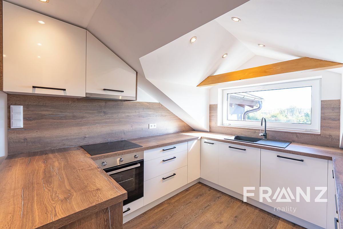 Pronájem bytu 3+kk 99 m²