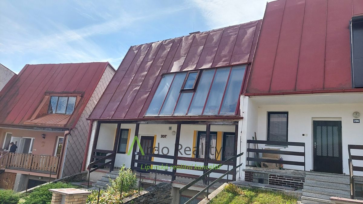 Prodej rodinného domu 240 m², pozemek 624 m² – fotografie 2
