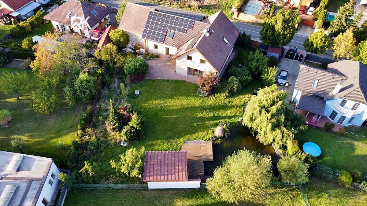 Pronájem rodinného domu 240 m², pozemek 1306 m² – fotografie 4