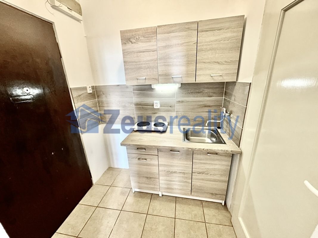 Pronájem bytu 1+kk 27 m² – fotografie 3