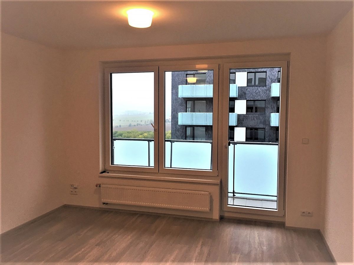 Pronájem bytu 1+kk 39 m² – fotografie 3