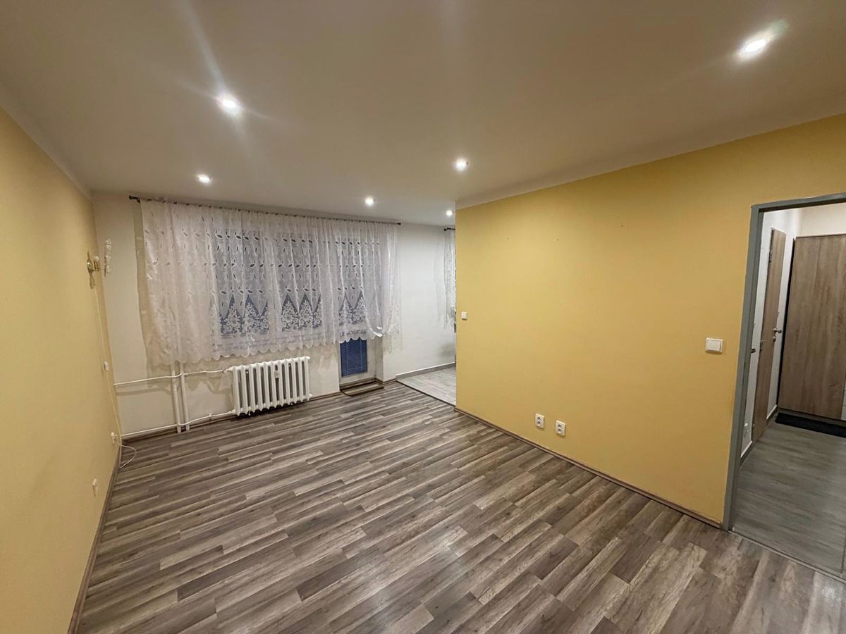 Pronájem bytu 1+1 35 m² – fotografie 2