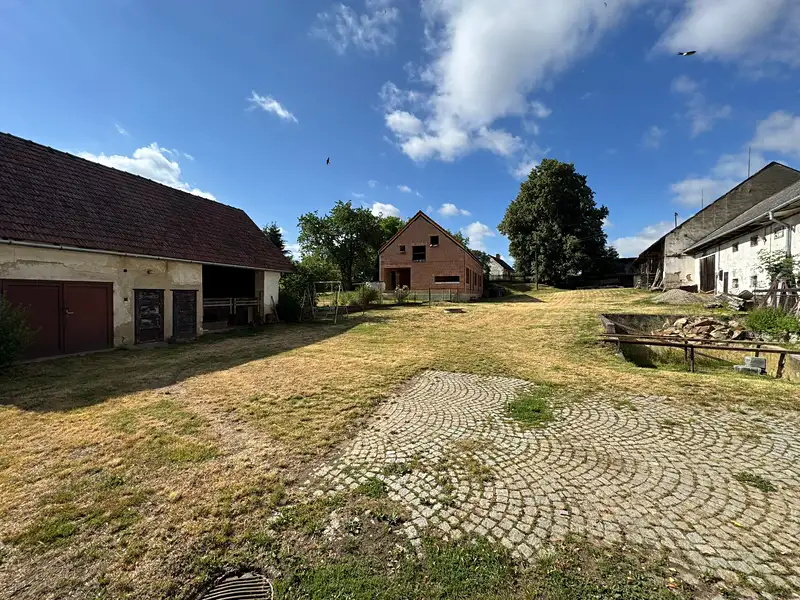 Prodej komerční nemovitosti 1500 m², Petrovice – náhled fotky 2