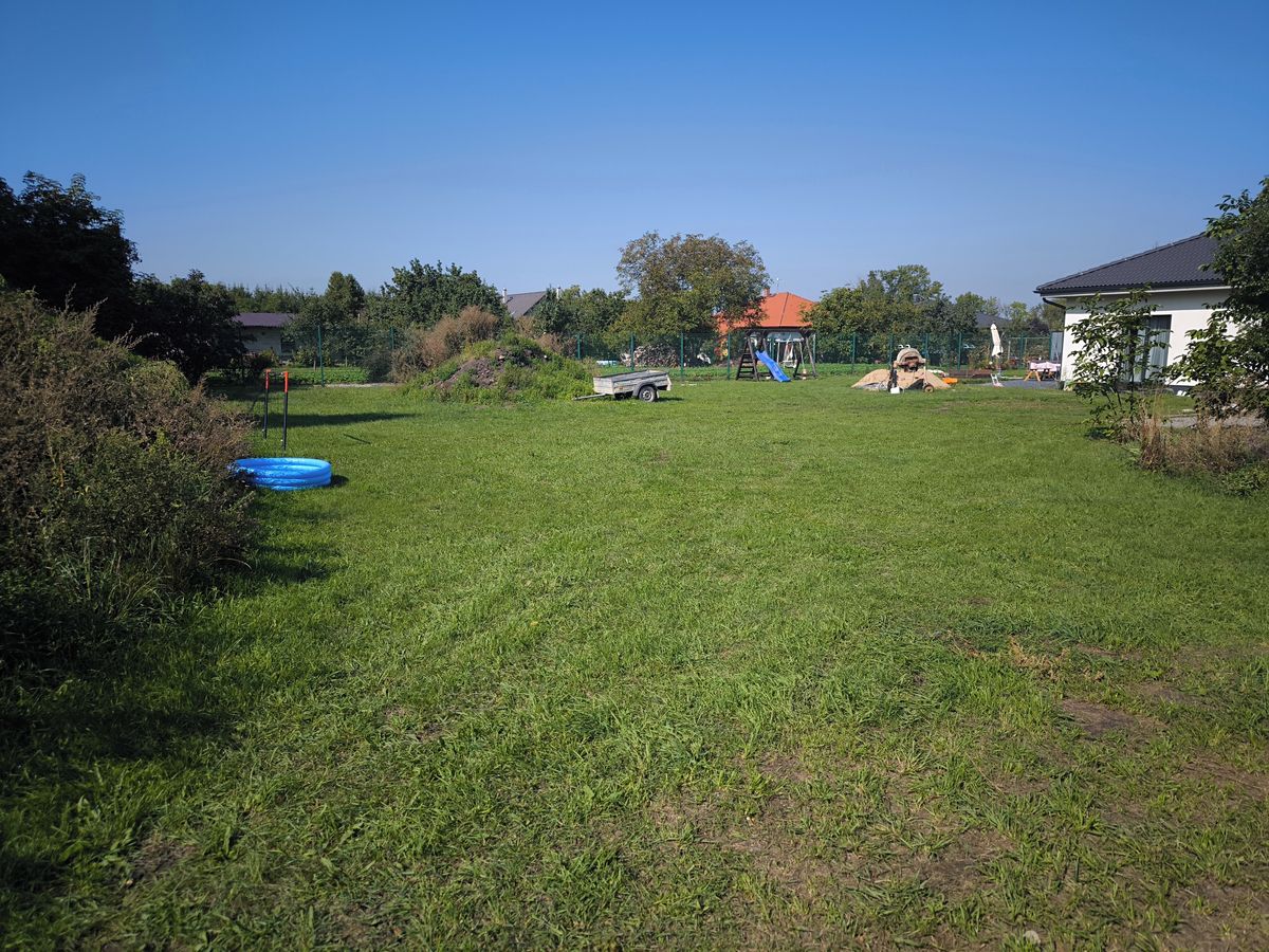 Prodej stavebního pozemku 926 m² – fotografie 2