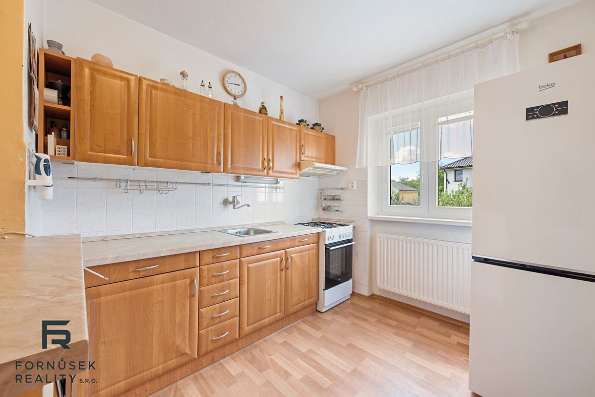 Prodej rodinného domu 229 m², pozemek 579 m² – fotografie 3