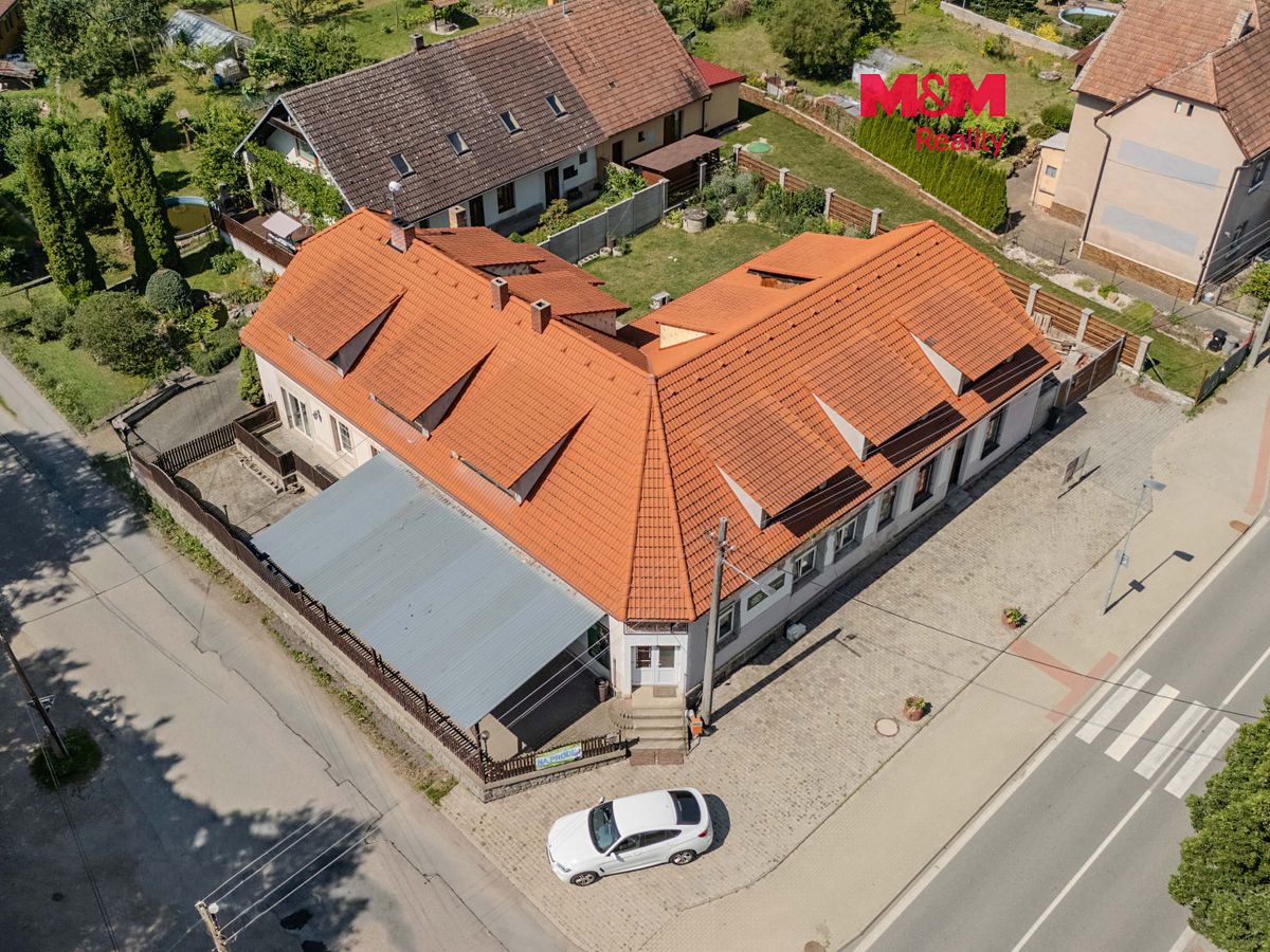 Prodej rodinného domu 350 m², pozemek 922 m²