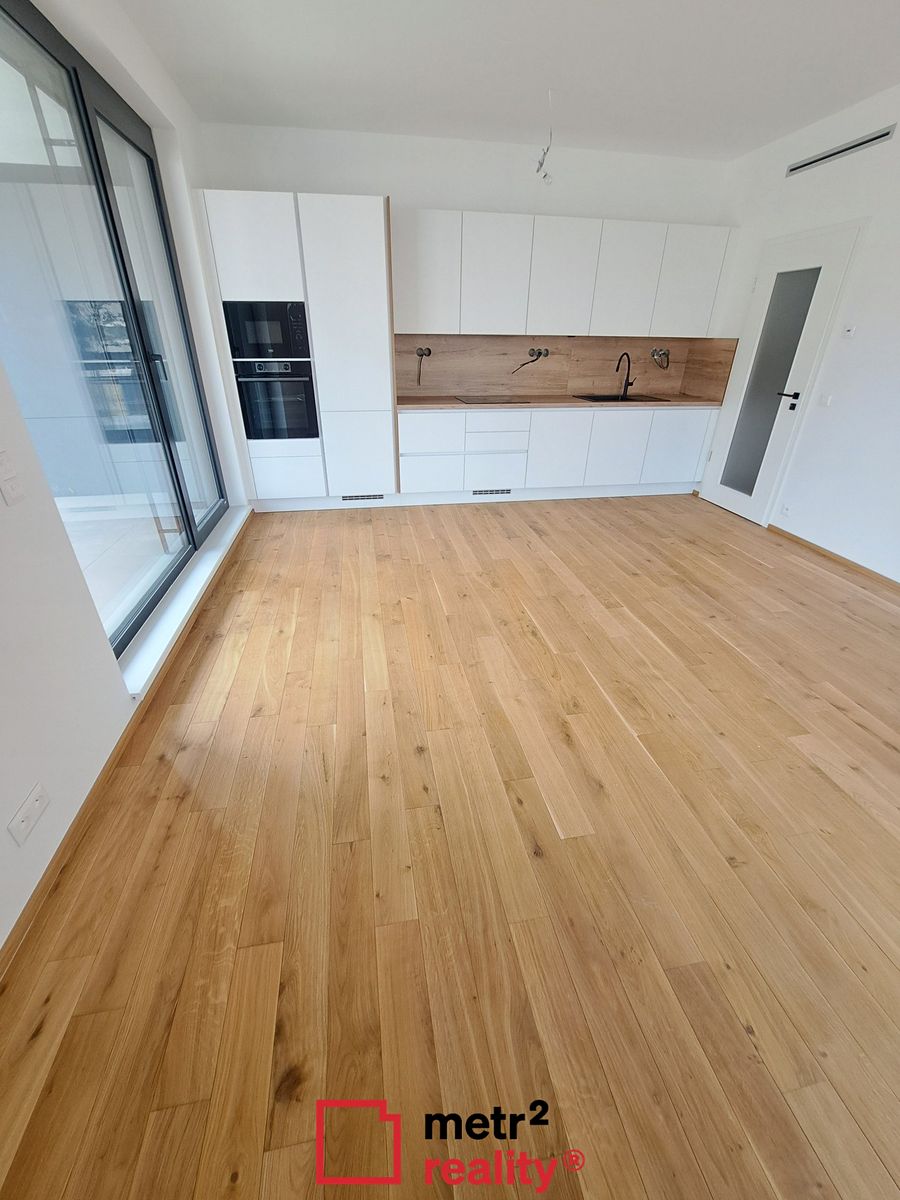 Pronájem bytu 1+kk 36 m² – fotografie 2