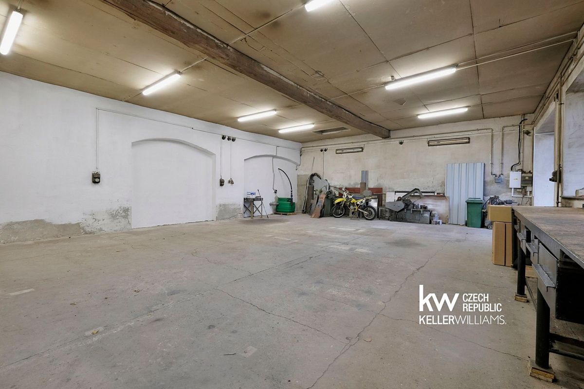 Pronájem skladového prostoru 100 m²