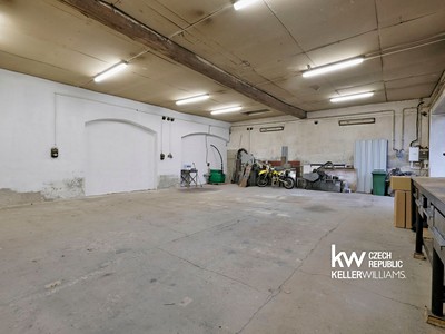 Pronájem skladového prostoru 100 m²