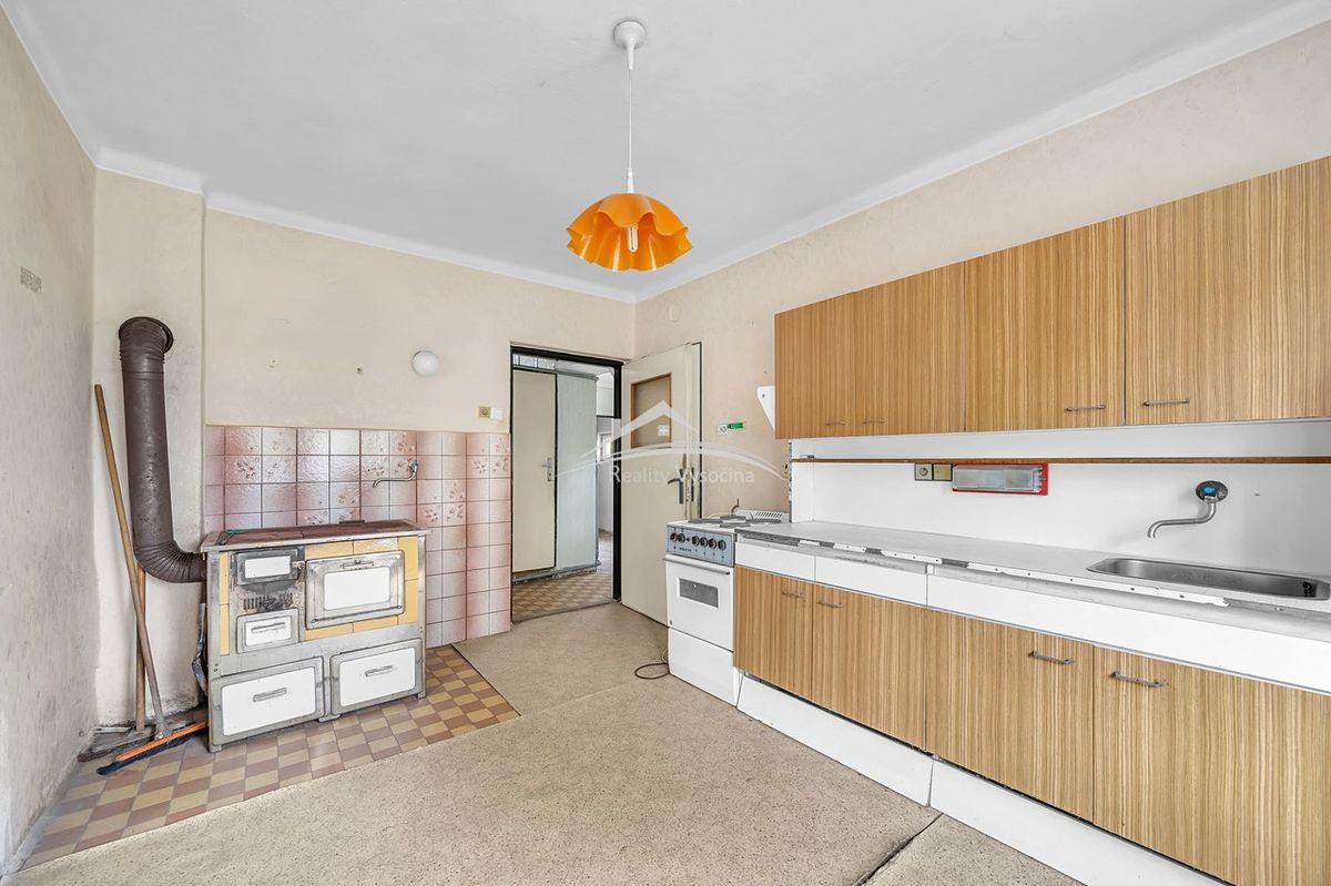 Prodej rodinného domu 300 m², pozemek 4185 m² – fotografie 5
