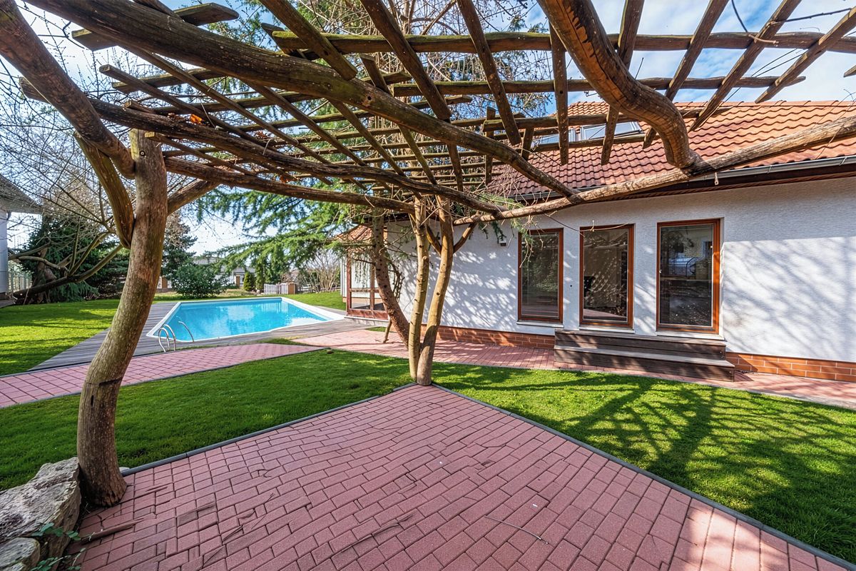 Prodej rodinného domu 368 m², pozemek 960 m² – fotografie 3