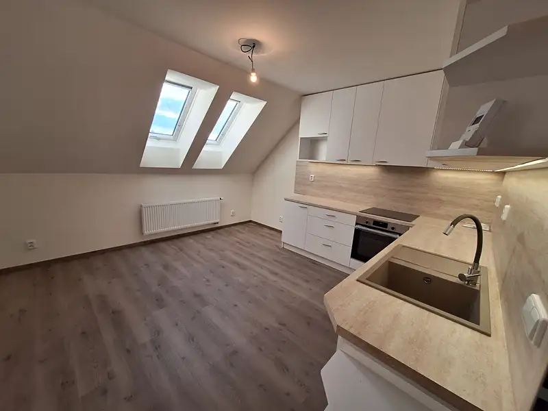 Pronájem bytu 3+kk 64 m², Kolín – náhled fotky 1