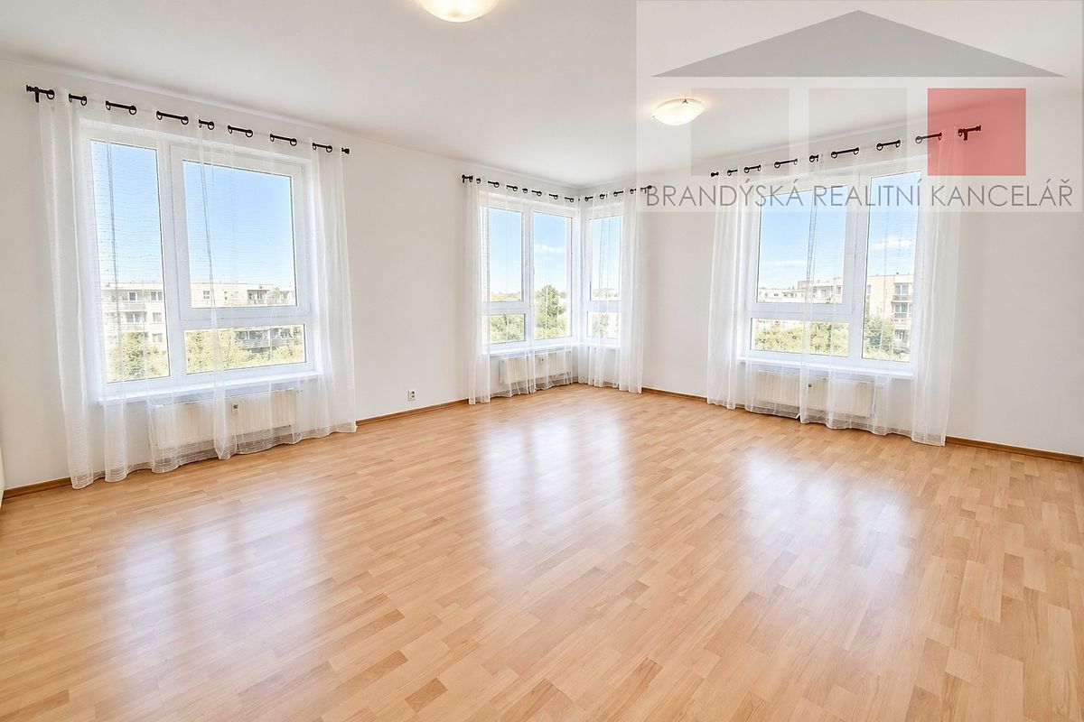 Pronájem bytu 1+kk 38 m² – fotografie 2