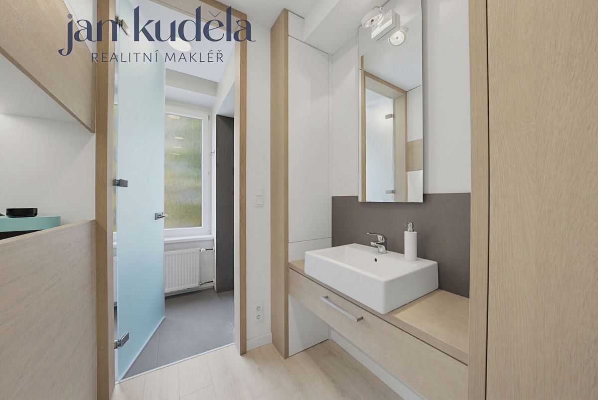 Pronájem bytu 2+kk 56 m² – fotografie 3
