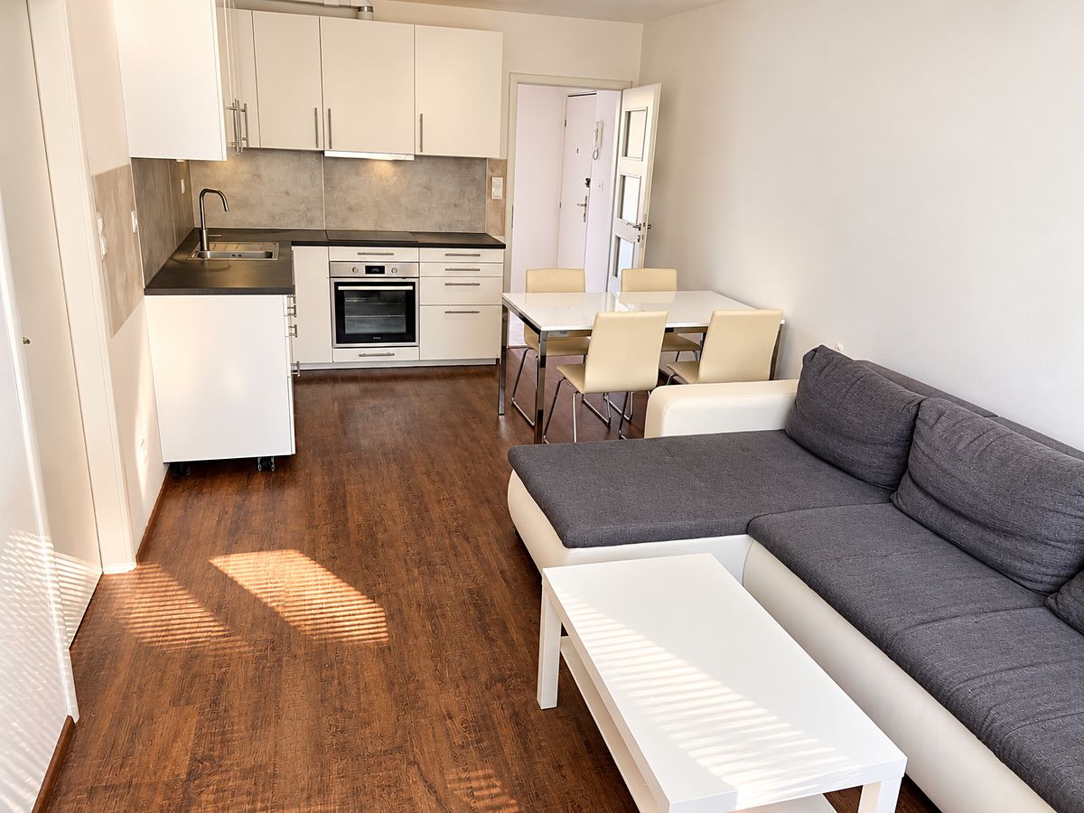 Pronájem bytu 4+kk 74 m² – fotografie 2