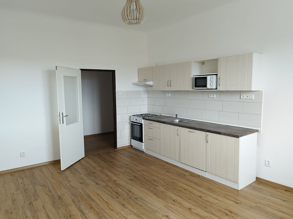 Pronájem bytu 2+1 77 m² – fotografie 2