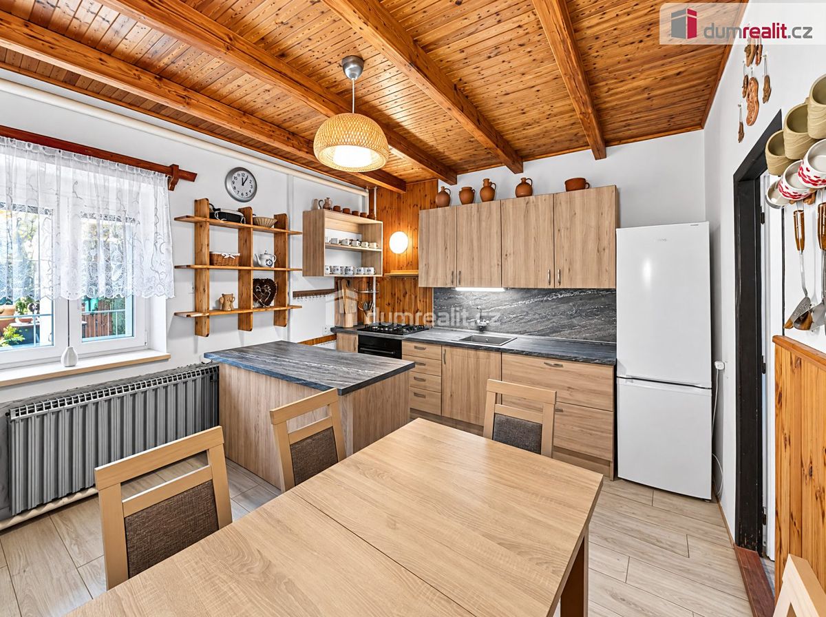 Prodej rodinného domu 743 m², pozemek 743 m² – fotografie 2