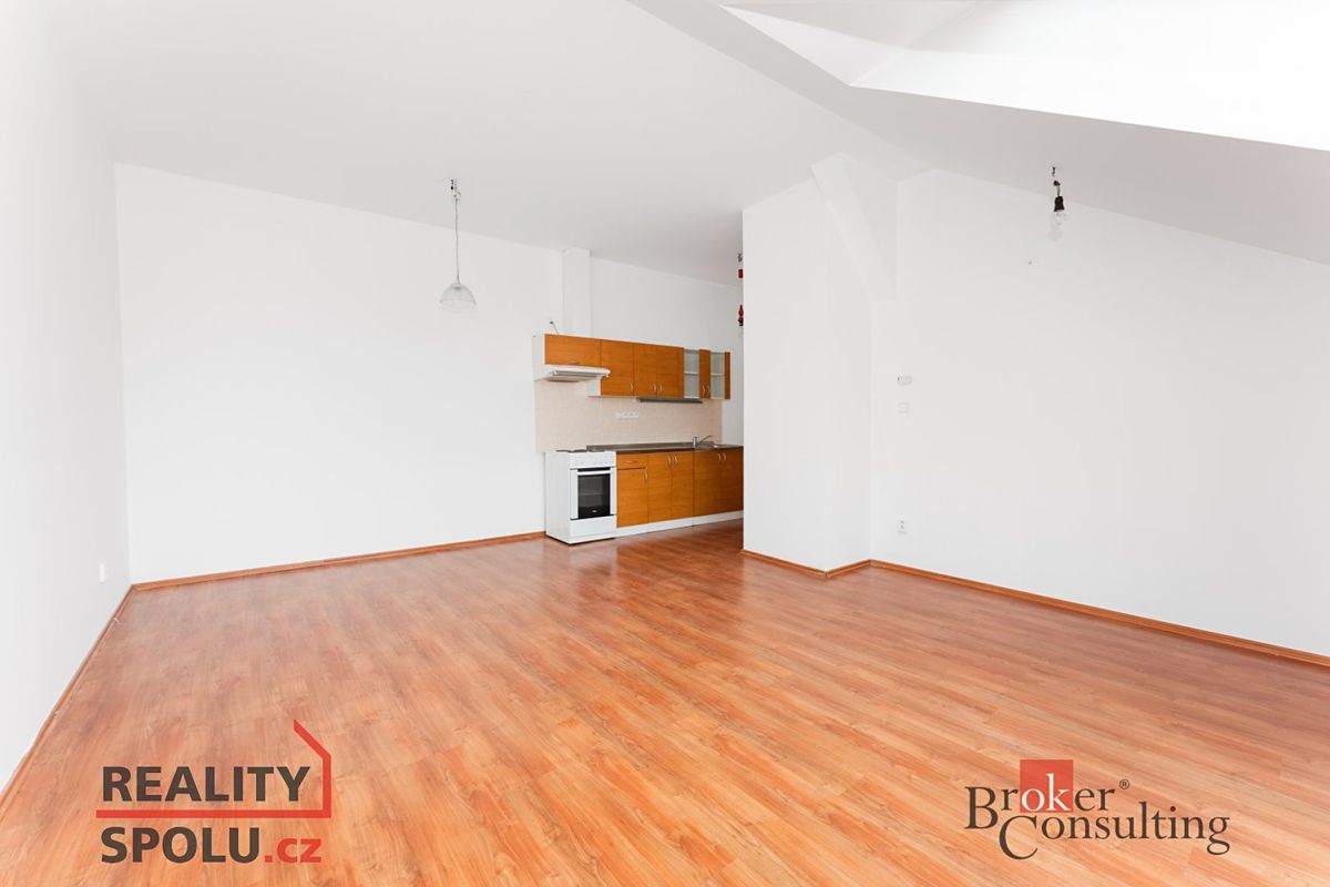 Pronájem bytu 2+kk 70 m² – fotografie 3
