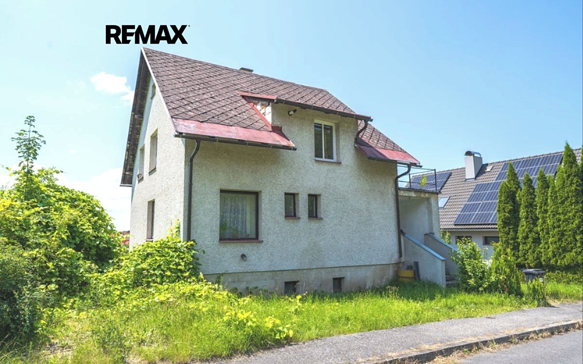 Prodej rodinného domu 200 m², pozemek 995 m² – fotografie 2