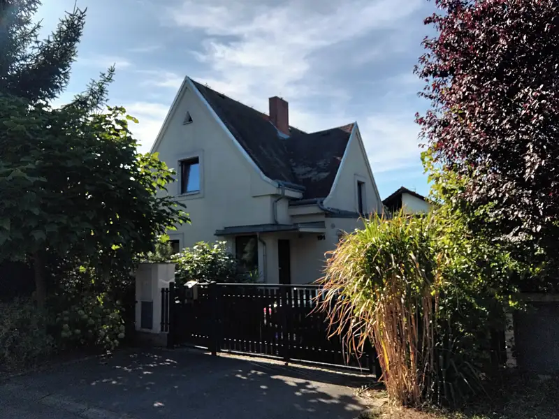 Prodej rodinného domu 176 m², pozemek 689 m², Praha – náhled fotky 1