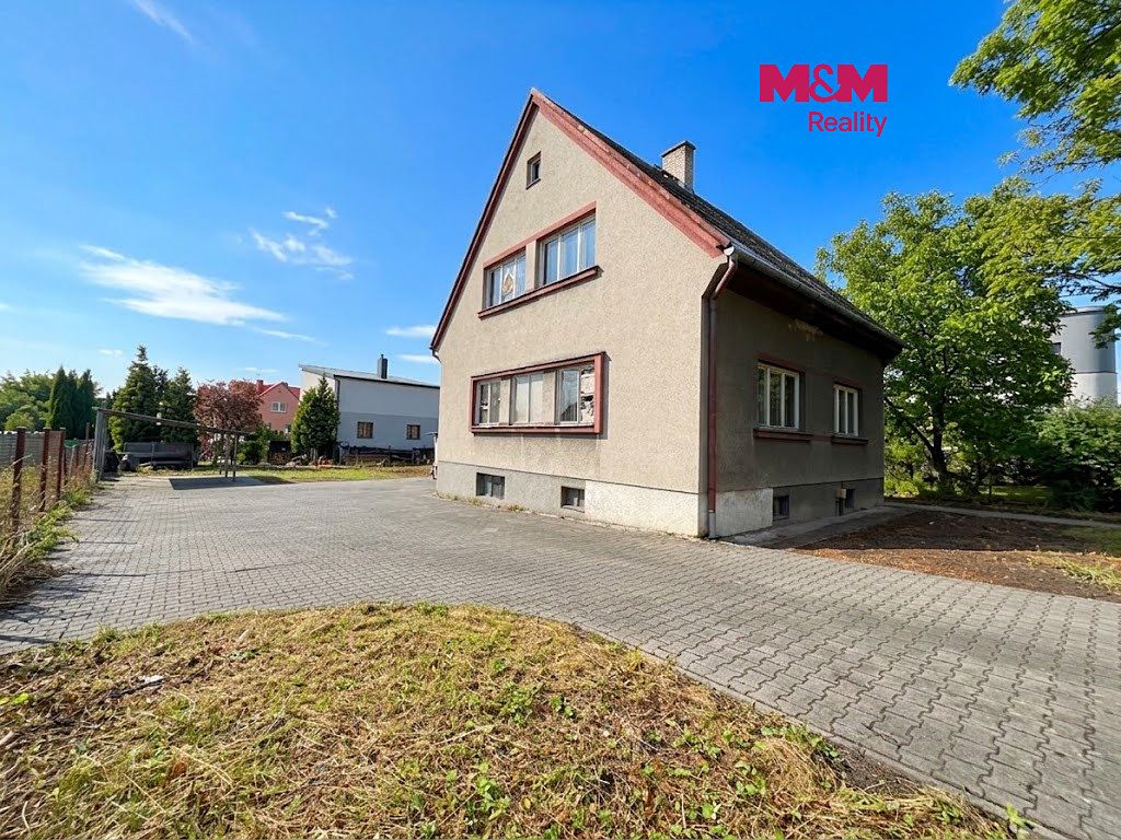 Prodej rodinného domu 180 m², pozemek 671 m²
