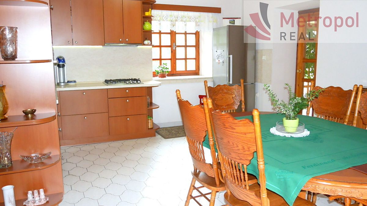 Prodej rodinného domu 360 m², pozemek 1322 m² – fotografie 4