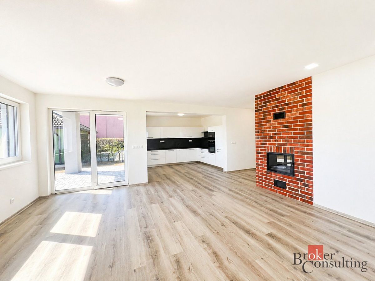 Pronájem rodinného domu 130 m², pozemek 669 m² – fotografie 3