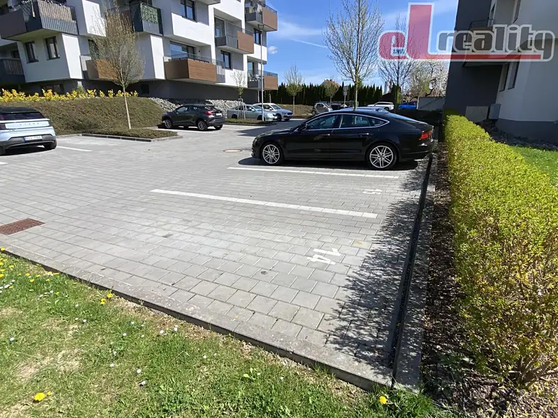 Prodej garážového stání 12 m², Hranice – náhled fotky 3
