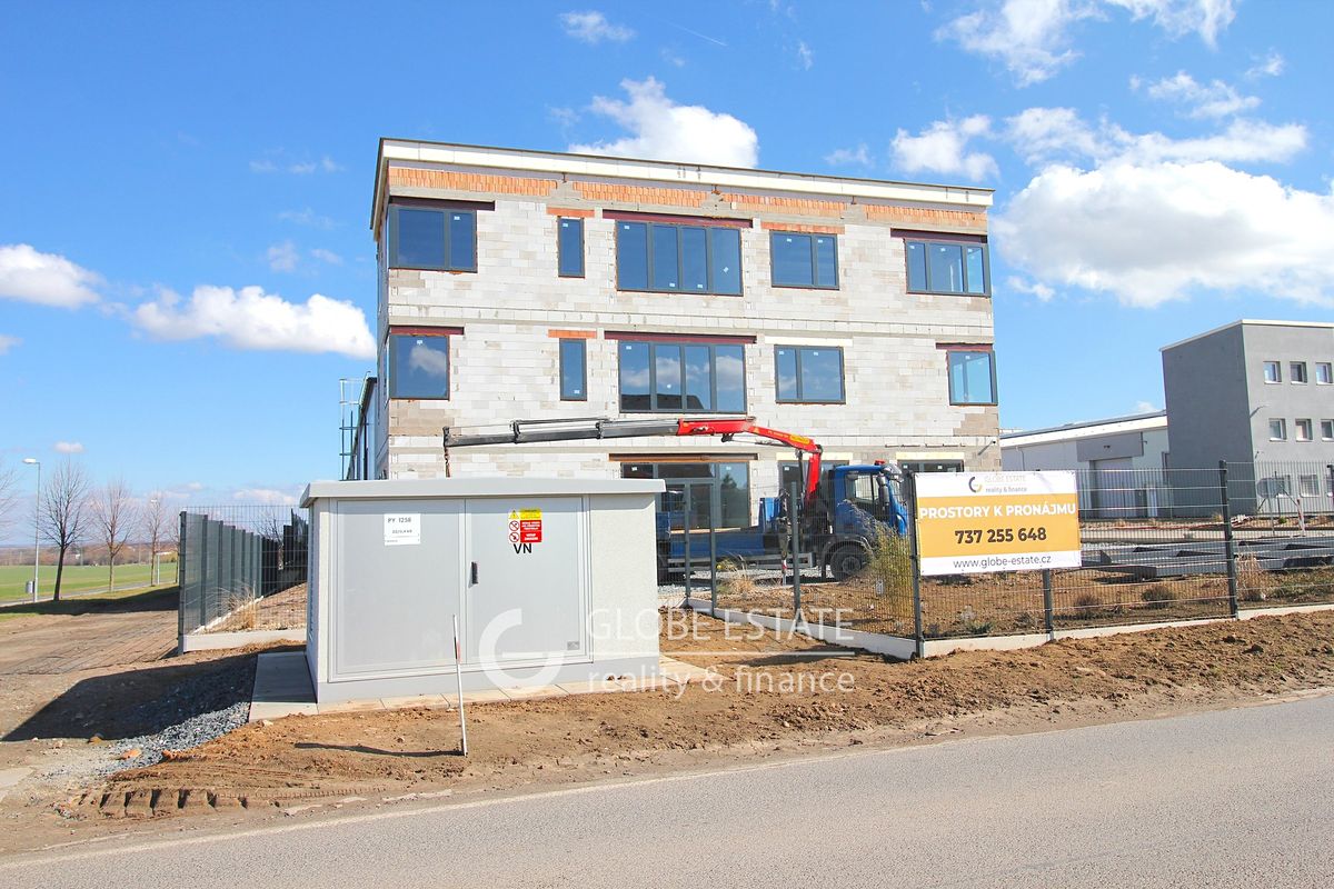 Pronájem kanceláře 450 m²