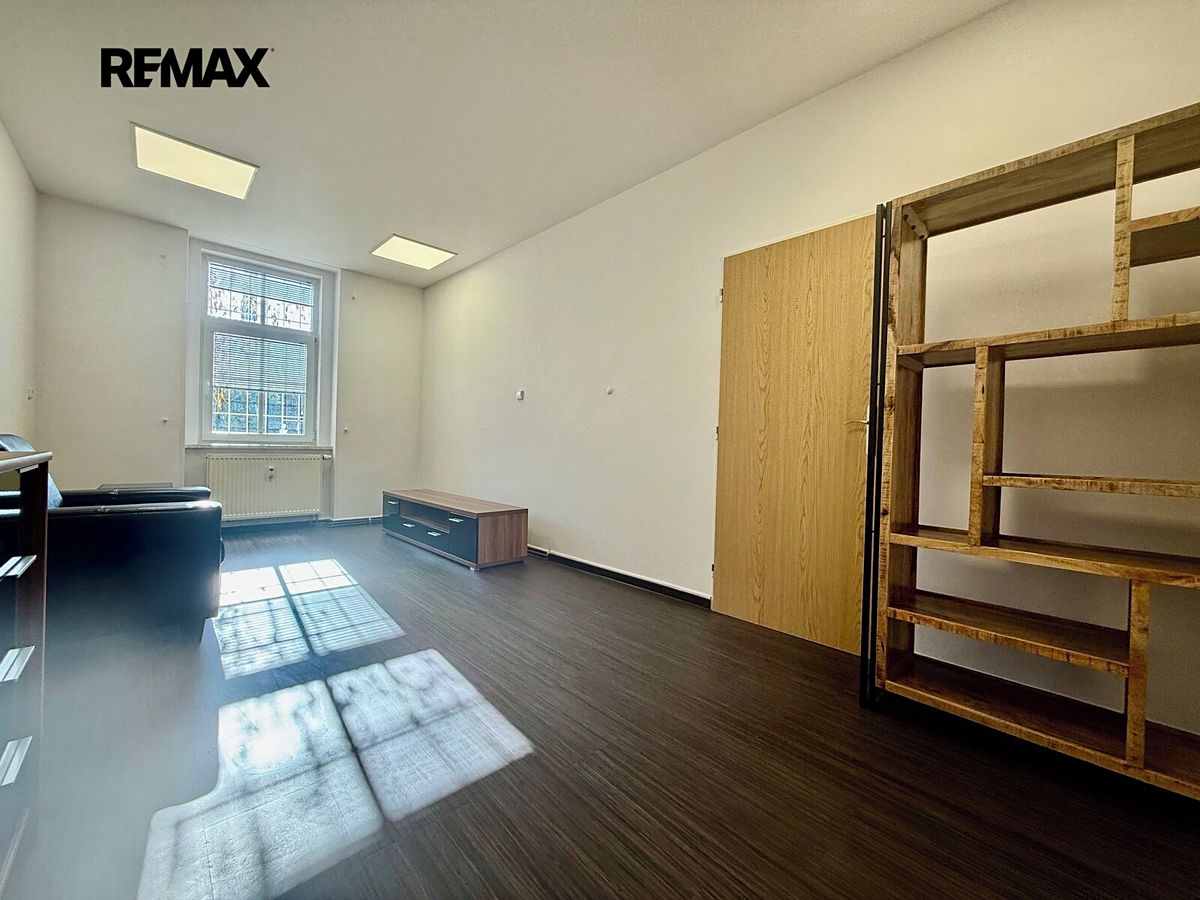 Pronájem kanceláře 73 m² – fotografie 3