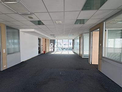 Pronájem kanceláře 1006 m²