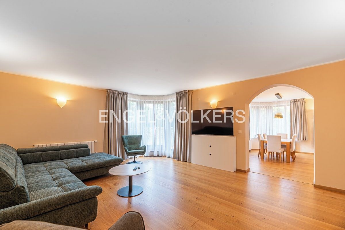 Pronájem rodinného domu 288 m², pozemek 1164 m² – fotografie 5