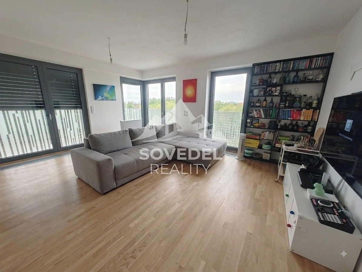 Pronájem bytu 3+kk 101 m² – fotografie 2