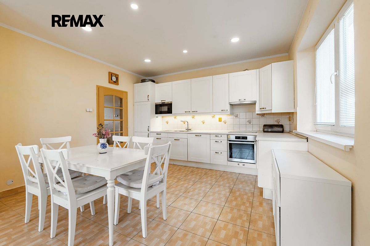Pronájem rodinného domu 137 m², pozemek 829 m² – fotografie 2