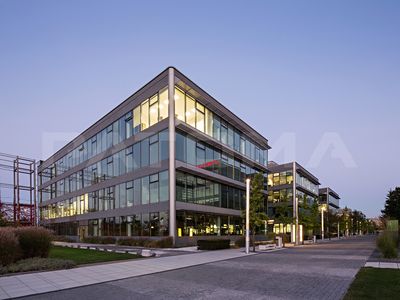 Pronájem kanceláře 1057 m²