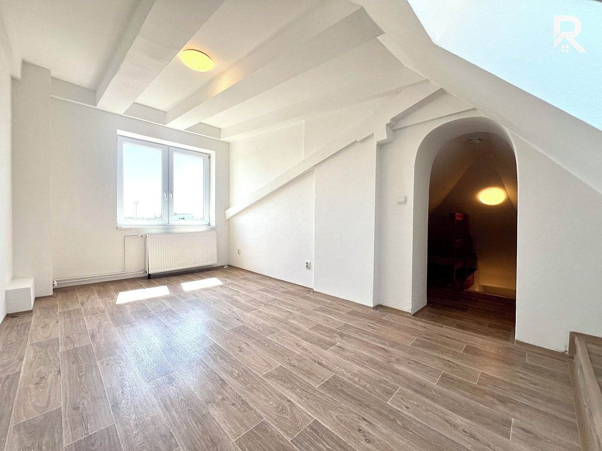 Pronájem bytu 2+1 66 m² – fotografie 4