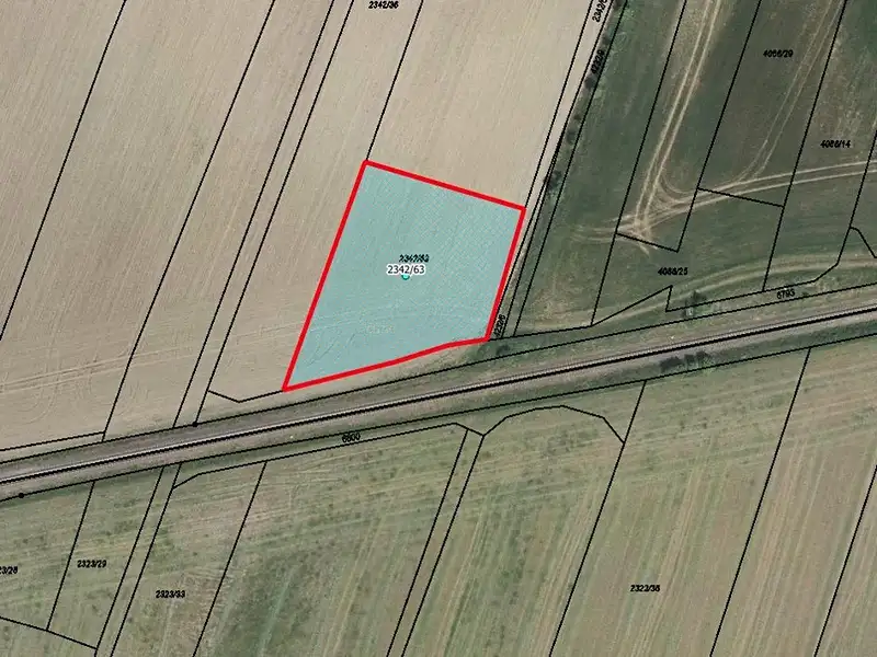 Prodej pole 1774 m², Holice – náhled fotky 1