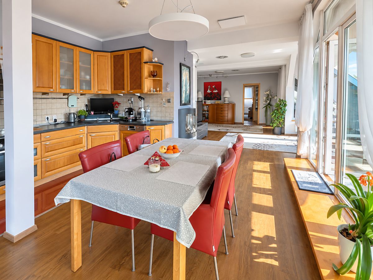 Pronájem bytu 4+kk 198 m² – fotografie 2