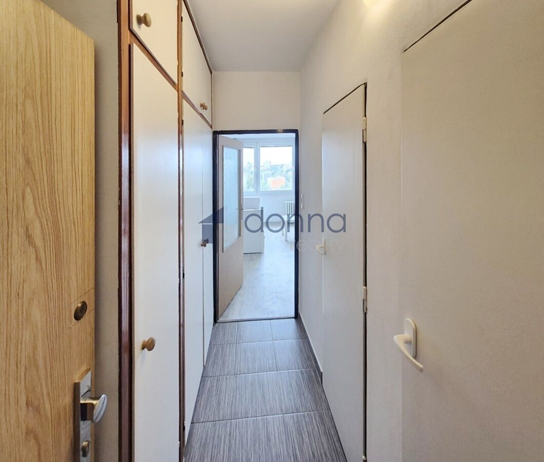 Pronájem bytu 1+kk 24 m² – fotografie 3