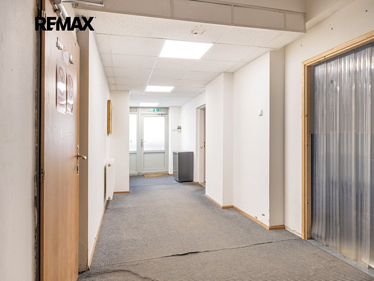 Комерційне приміщення в оренду, 1 270 м² (5 з 42)