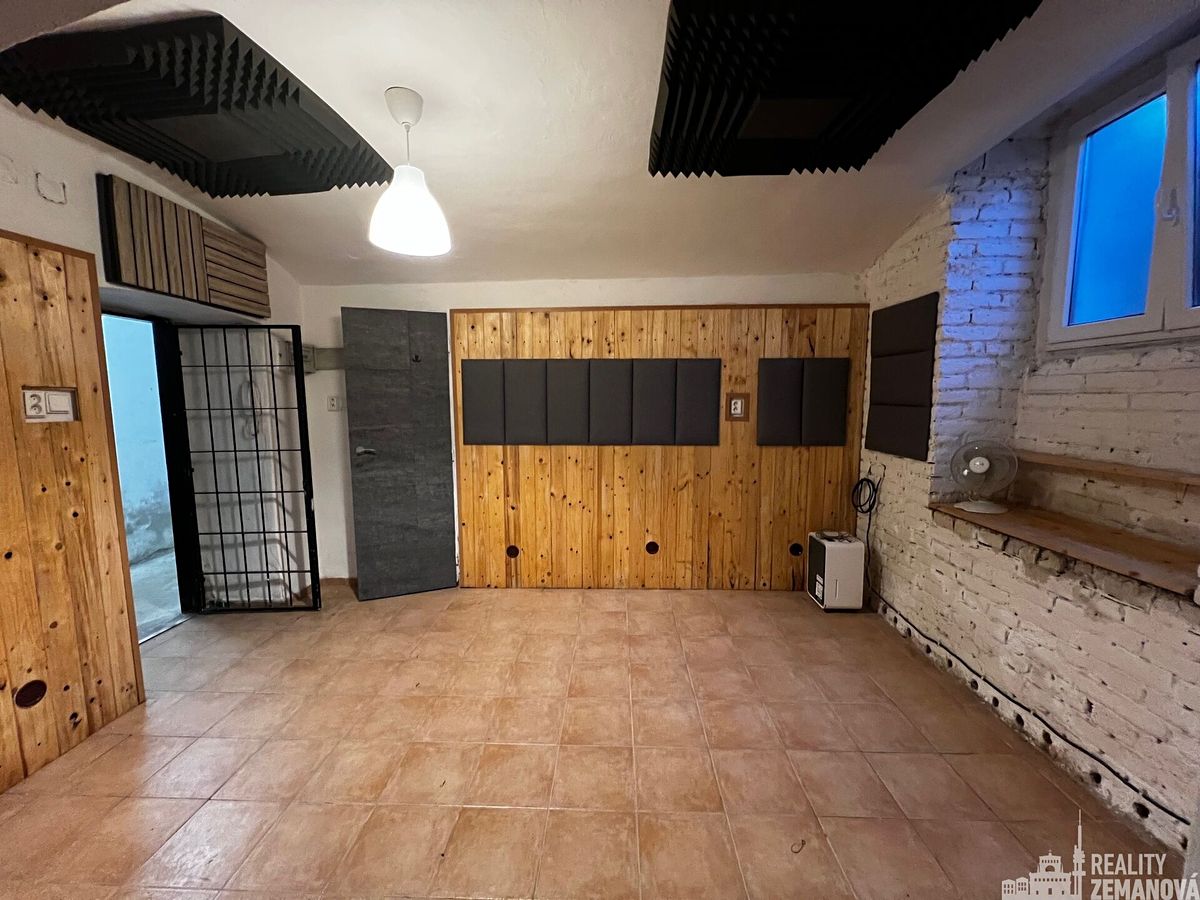 Pronájem komerční nemovitosti 32 m² – fotografie 3