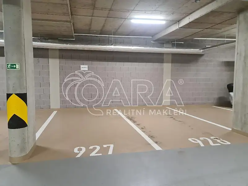 Pronájem garážového stání 13 m², Praha – náhled fotky 2