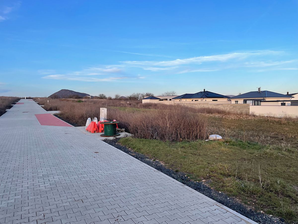 Prodej stavebního pozemku 835 m² – fotografie 2