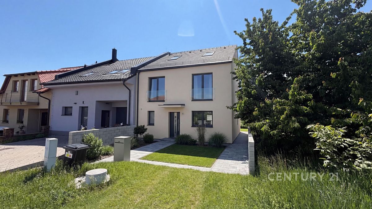 Prodej stavebního pozemku 2026 m² – fotografie 2