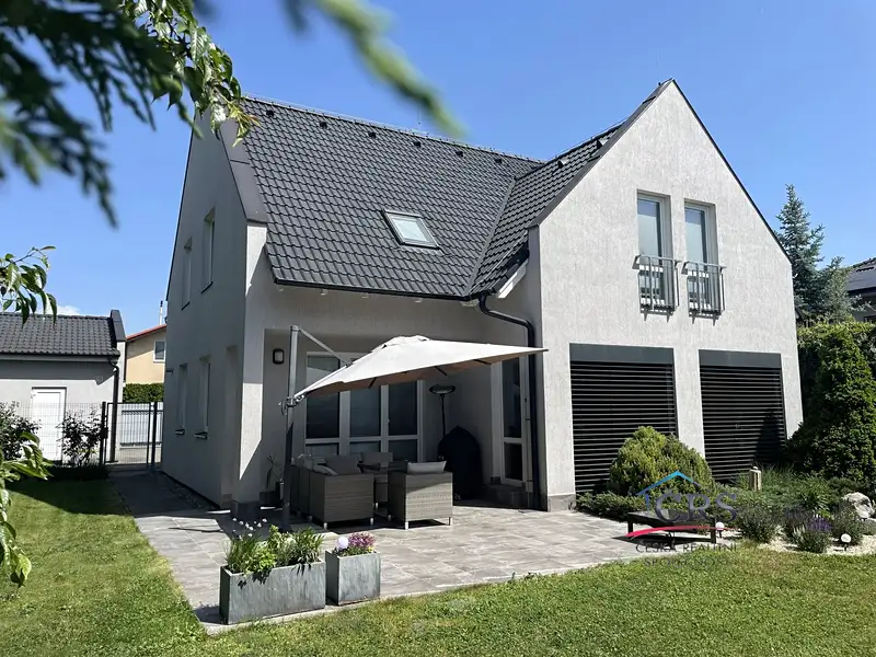 Prodej rodinného domu 310 m², pozemek 1176 m², Hostivice – náhled fotky 2
