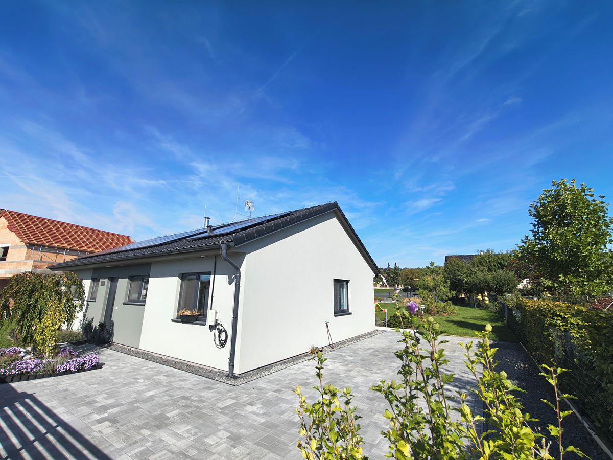 Prodej rodinného domu 110 m², pozemek 922 m² – fotografie 3