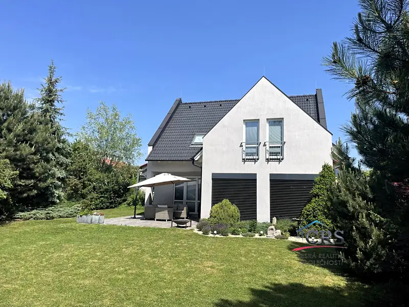 Prodej rodinného domu 310 m², pozemek 1176 m², Hostivice – náhled fotky 3
